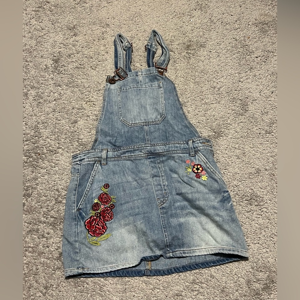 Overall skirt with embroidered flowers from forever 21